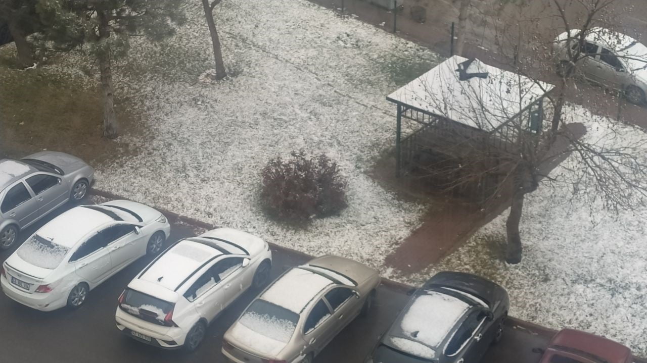 KONYA’NIN BEYŞEHİR, HÜYÜK VE DEREBUCAK İLÇELERİNDE KAR YAĞIŞI SEVİNCİ YAŞANDI.