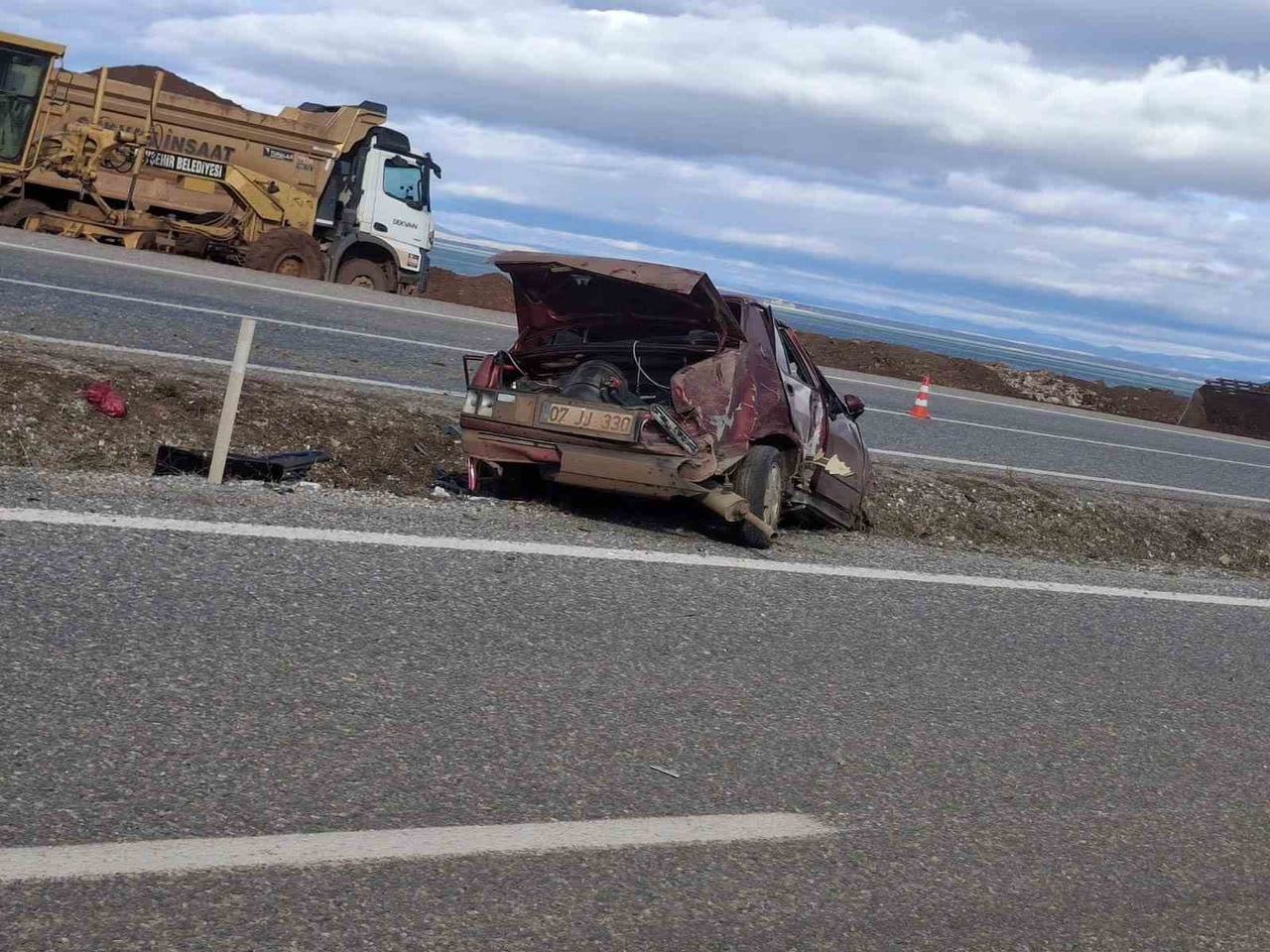 KONYA’NIN BEYŞEHİR İLÇESİNDE OTOMOBİL SÜRÜCÜSÜNÜN DİREKSİYON HAKİMİYETİNİ KAYBETMESİ SONUCU...