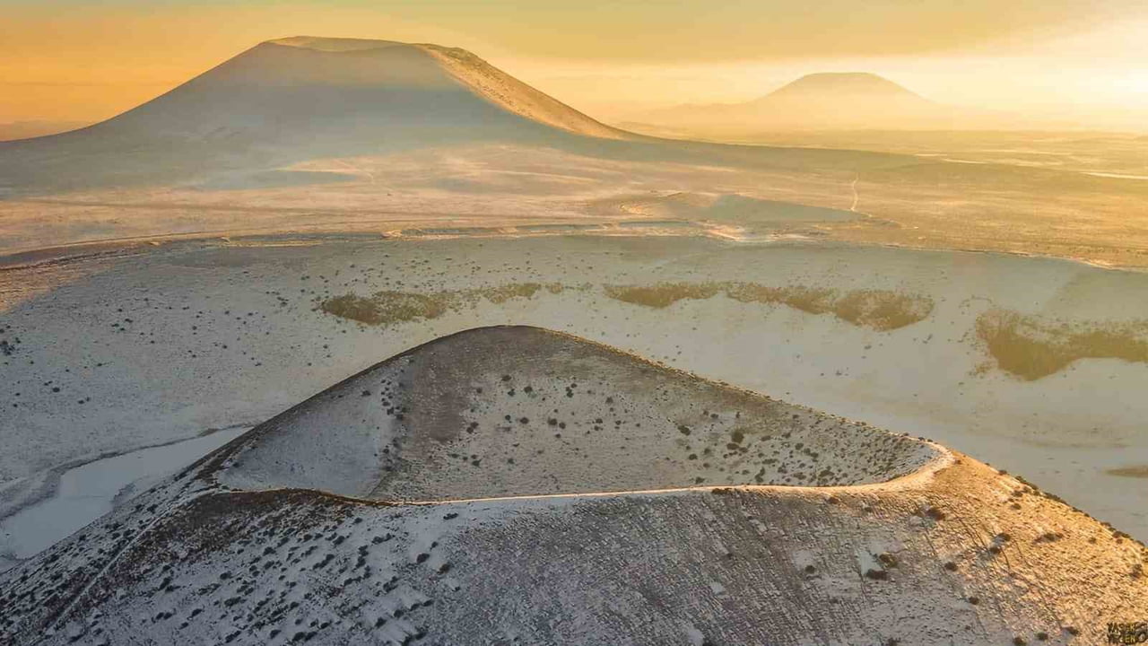 KONYA’NIN KARAPINAR İLÇESİNDE BULUNAN VE DÜNYANIN NAZAR BONCUĞU OLARAK KABUL EDİLEN MEKE GÖLÜ’NDE...