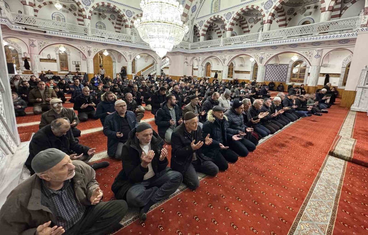 KONYA’NIN KULU İLÇESİNDE MİRAÇ KANDİLİ DOLAYISIYLA CAMİLER DOLDU.