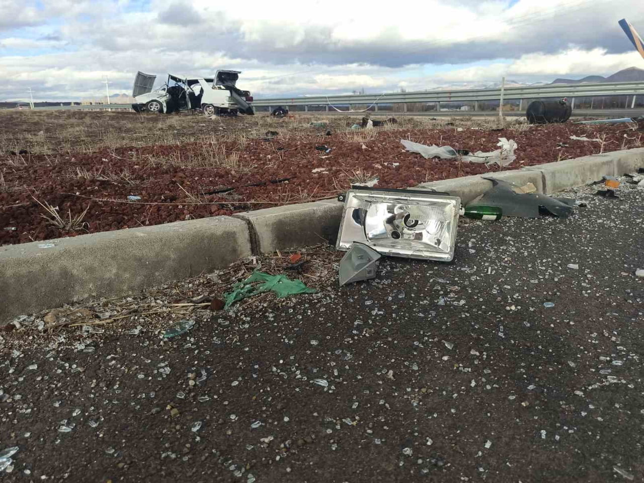 KONYA’NIN SEYDİŞEHİR İLÇESİNDE İKİ OTOMOBİLİN KAVŞAKTA ÇARPIŞMASI SONUCU 1 KİŞİ HAYATINI KAYBETTİ...