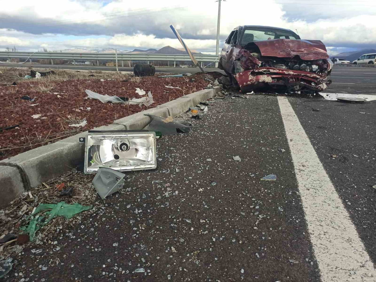 KONYA’NIN SEYDİŞEHİR İLÇESİNDE İKİ OTOMOBİLİN KAVŞAKTA ÇARPIŞMASI SONUCU 1 KİŞİ HAYATINI KAYBETTİ...