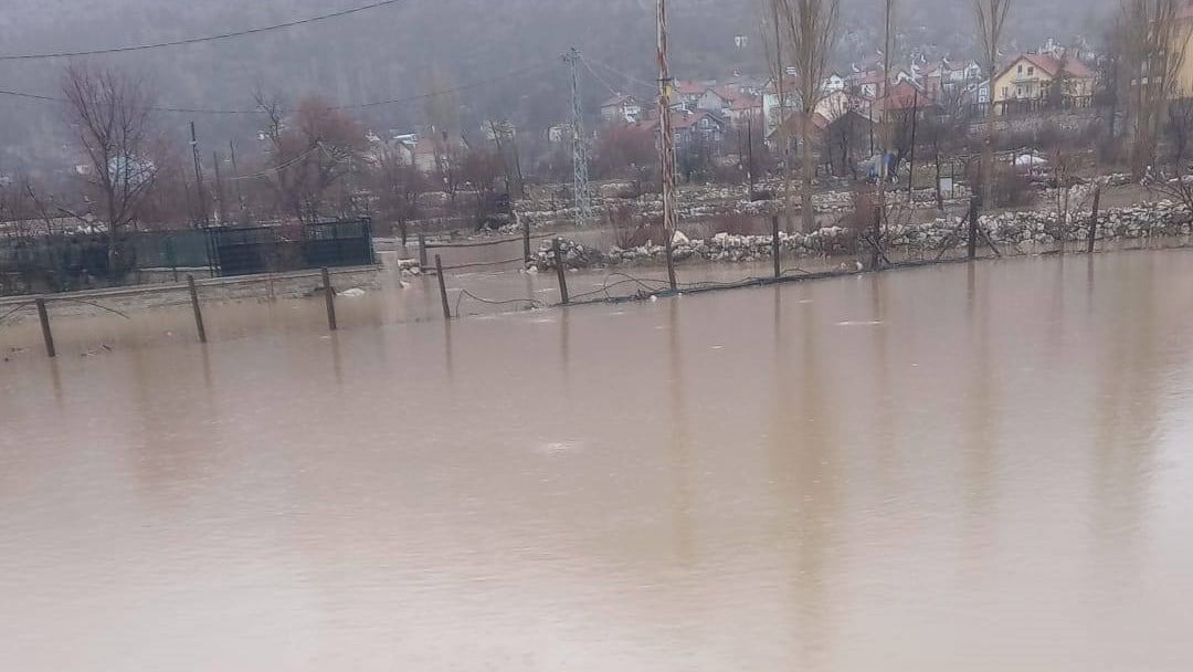 KONYA’NIN YAĞIŞ REKORTMENİ ARASINDA ZİRVEDE YER ALAN İLÇESİ OLAN DEREBUCAK’TA ARAZİLER SULAR...