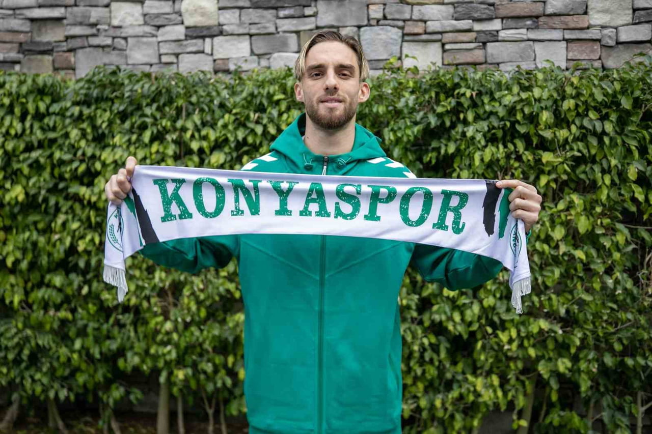 KONYASPOR, BERKAN KUTLU İLE 1 YILI OPSİYONLU OLMAK ÜZERE 1.5 YILLIK SÖZLEŞME İMZALADI.