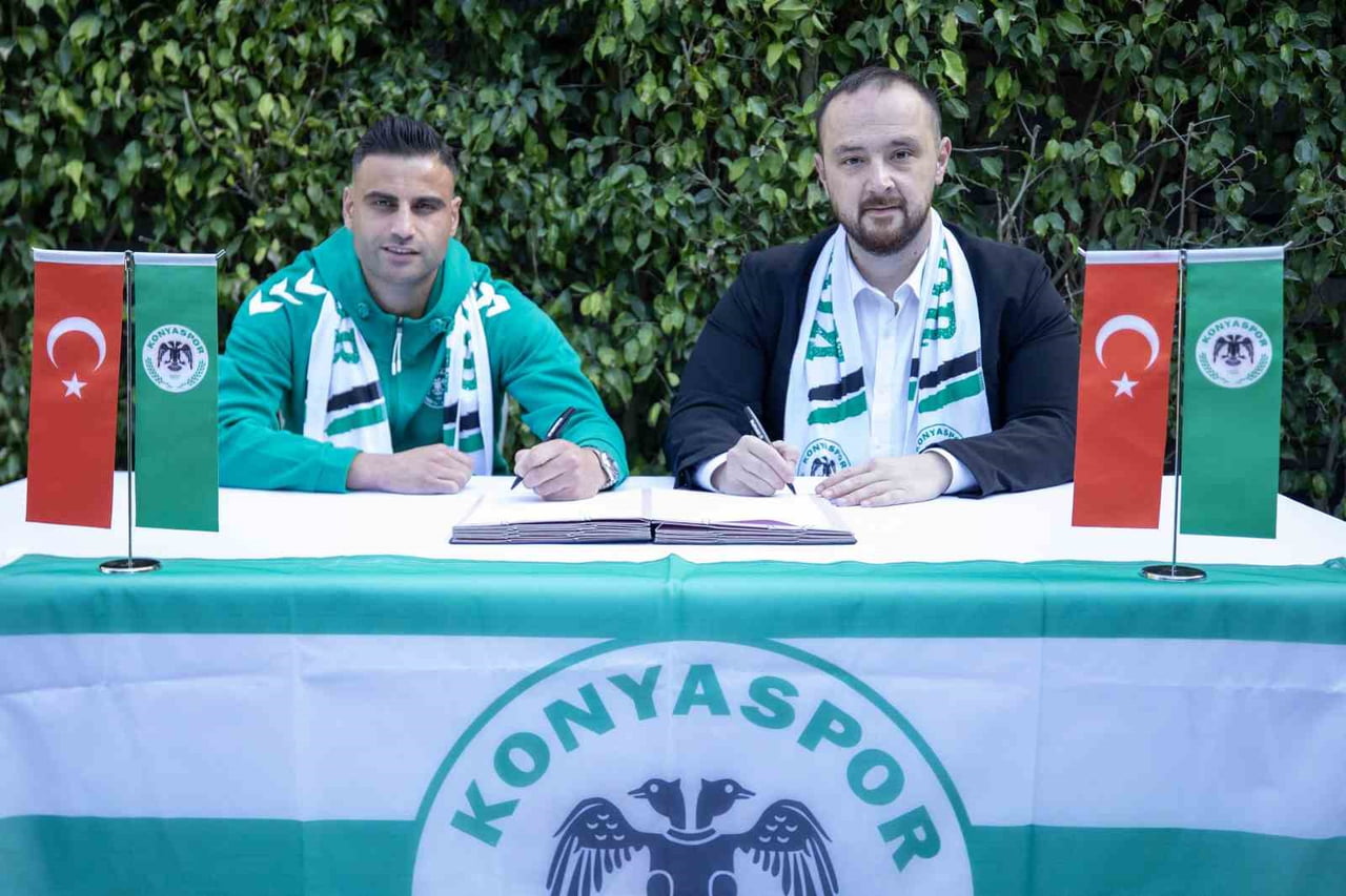 KONYASPOR, TECRÜBELİ FUTBOLCU DENİZ TÜRÜÇ İLE 2.5 YILLIK ANLAŞMA SAĞLADI.