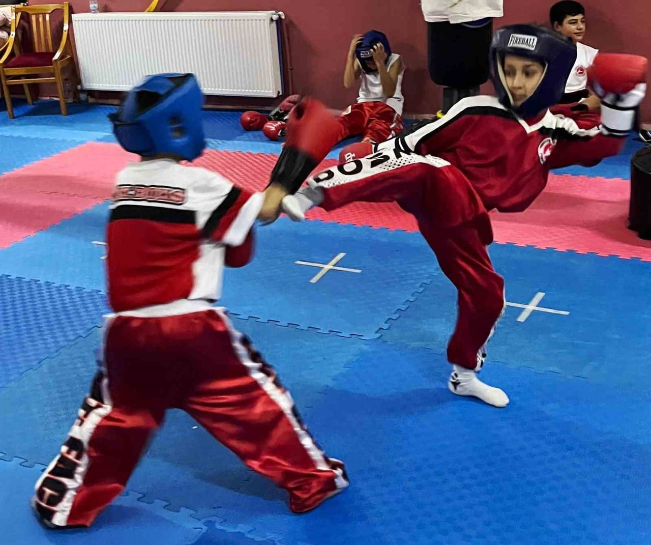 KÖRFEZ'DE KİCK BOKS EĞİTİMİ VEREN İKİ SPOR KULÜBÜ, TÜRKİYE ŞAMPİYONASI HAZIRLIKLARI KAPSAMINDA...