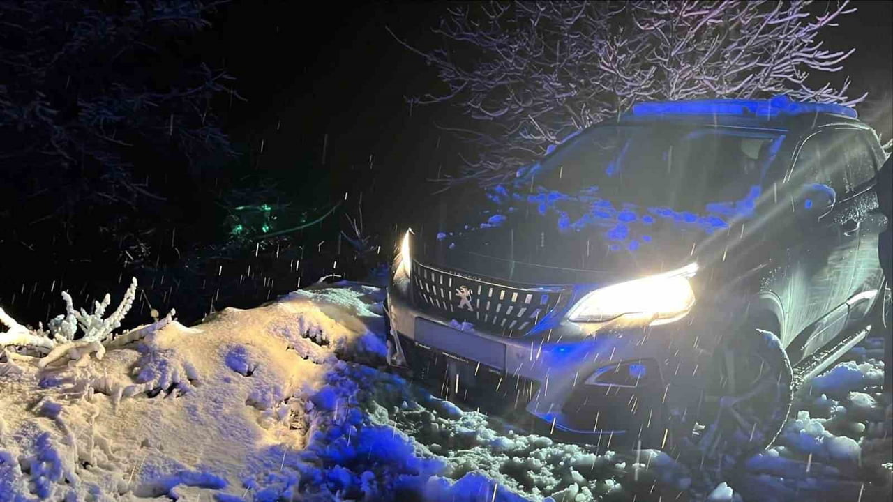 KÖŞK’TE KAR YAĞIŞI NEDENİYLE MAHSUR KALAN AİLENİN YARDIMINA JANDARMA KOŞTU