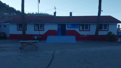 Köy okulu 2 öğrenci için açık: Öğrenciler karnelerini aldı