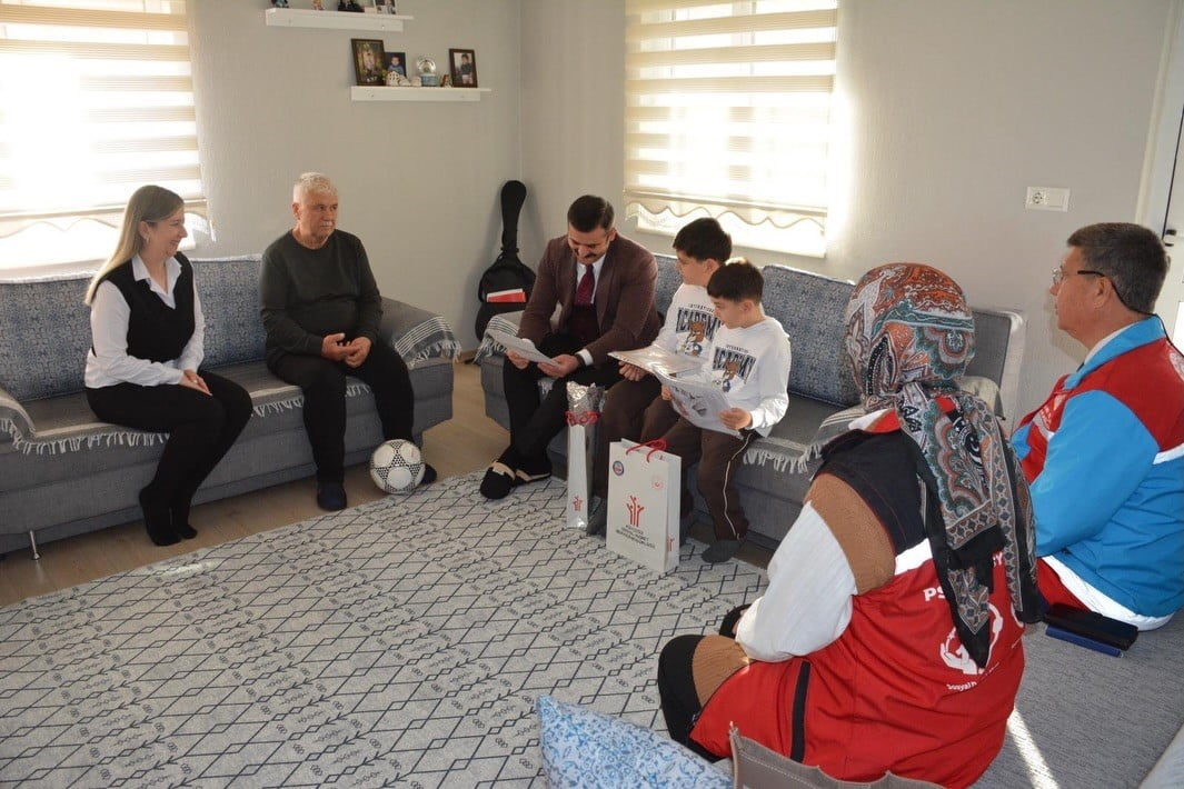 KÖYCEĞİZLİ ŞEHİT ÇOCUKLARINI, AİLE VE SOSYAL HİZMETLER BAKANI GÖKTAŞ, UNUTMADI