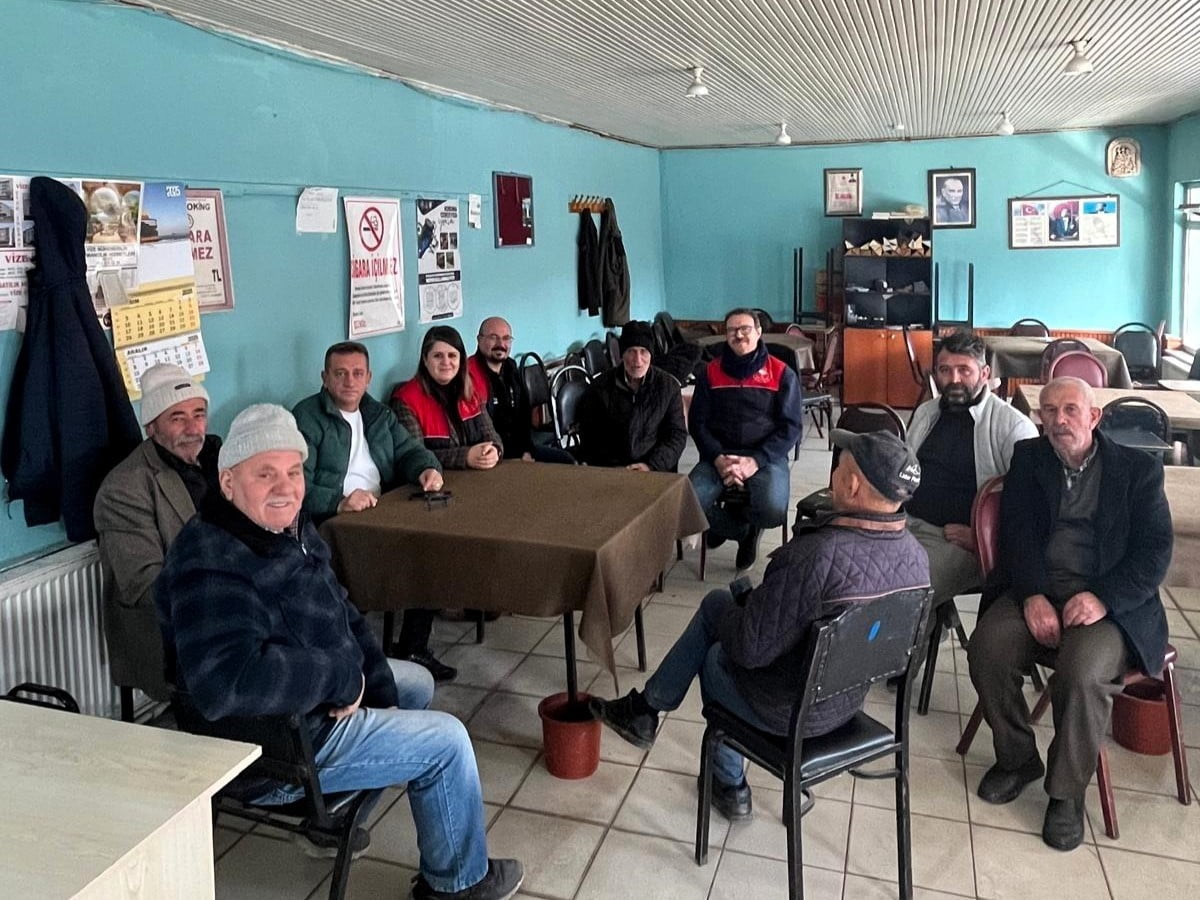 KÜKÜÇYAYLA KÖYÜNDE ÇİFTÇİYLE BİR ARAYA GELEN VİZE İLÇE TARIM VE ORMAN MÜDÜRÜ ZEYNEP ŞEYDA GÜRSU...