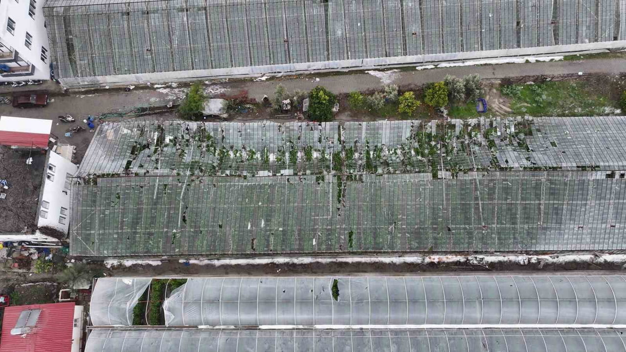 KUMLUOVA’DA HORTUM, FIRTINA VE DOLU SERALARI VURDU