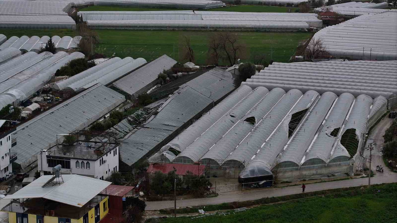 KUMLUOVA’DA HORTUM, FIRTINA VE DOLU SERALARI VURDU