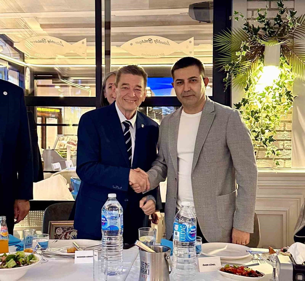 KUŞADASI BELEDİYESİ’NDEN WERNER ARNDT’A FAHRİ HEMŞEHRİLİK BERATI