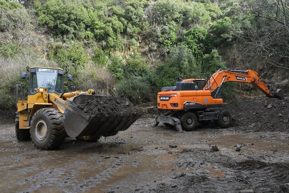 KUŞADASI BELEİDYESİ SELİN YARALARINI SARMAK İÇİN ÇALIŞMALARINI GÜN BOYU SÜRDÜRDÜ