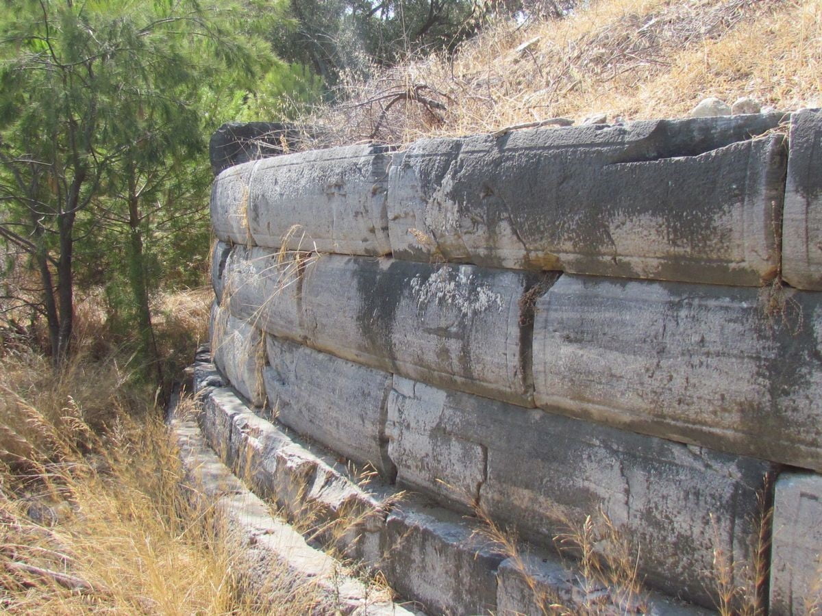 KUŞADASI’NDA BULUNAN PYGELA ANTİK KENTİNE AİT OTUZBİRLER MEVKİİ NEKROPOLÜ, BİRİNCİ DERECE...