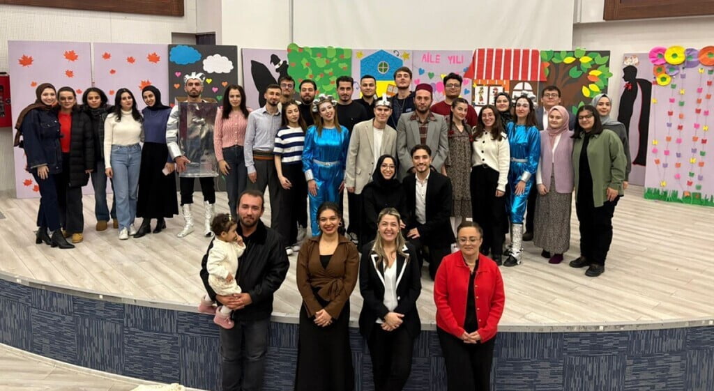 KÜTAHYA'DA "AİLE YILI" TİYATRO ETKİNLİĞİ İLGİ GÖRDÜ