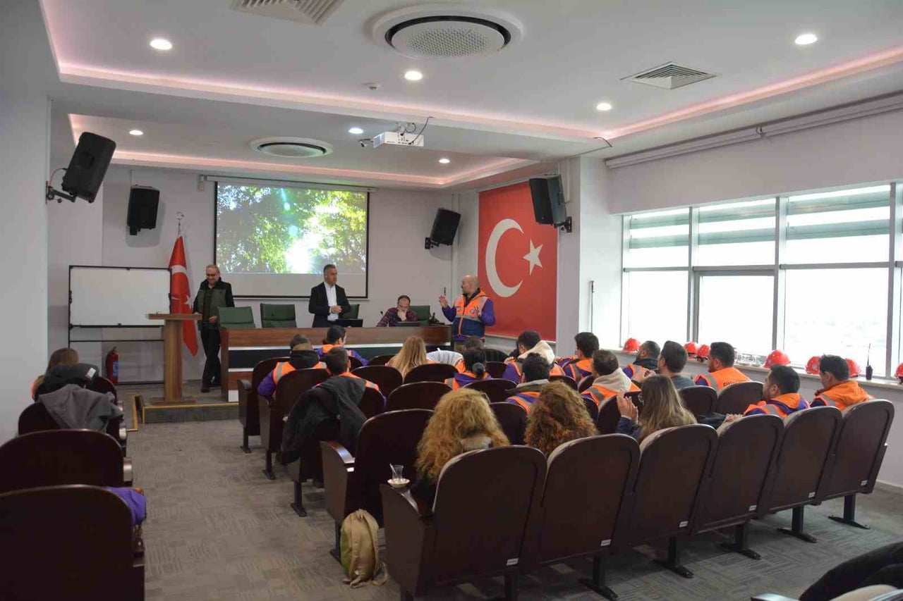 KÜTAHYA’DA ARAMA KURTARMA GÖNÜLLÜLERİNE ORMAN YANGINLARINA MÜDAHALE EĞİTİMİ