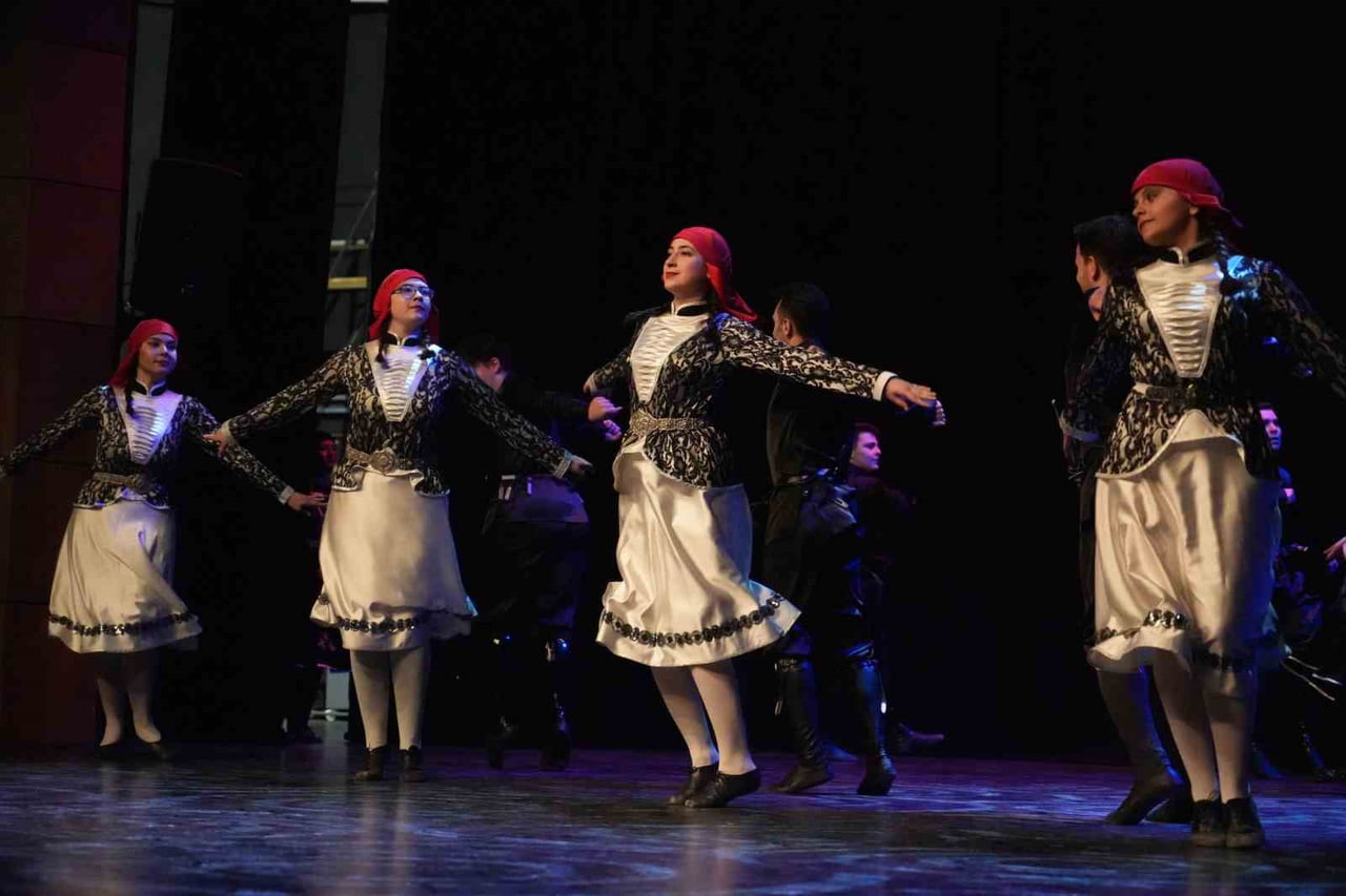 L SAMSUN (İHA) – SAMSUN'DA ADİGE KÜLTÜR DERNEĞİ’NİN DÜZENLEDİĞİ "KÜLTÜR NEFERLERİ ONUR GECESİ"NDE...