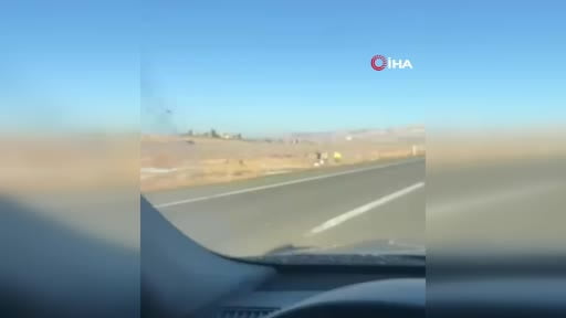 Lastiği patlayan araç şarampole yuvarlandı: 1 yaralı