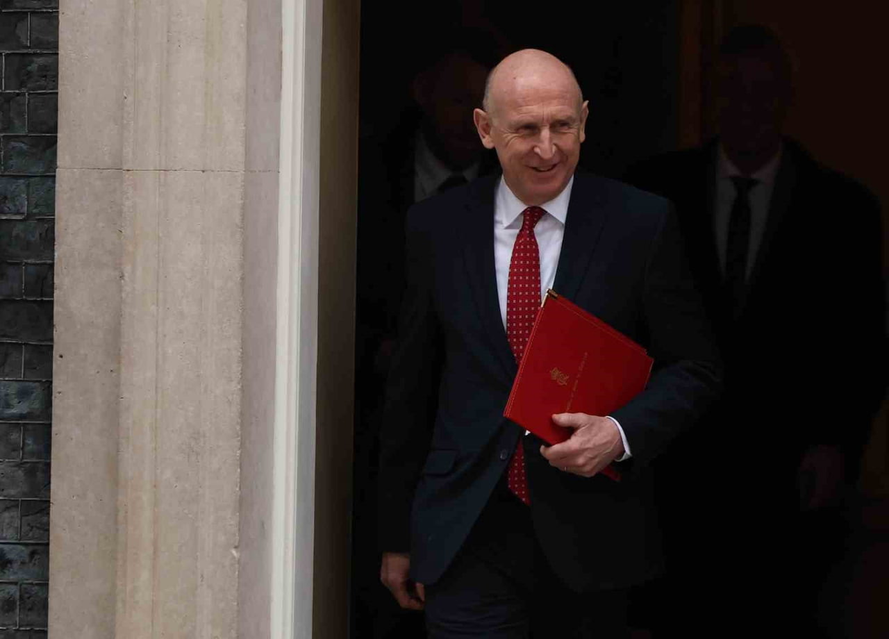 LONDRA (İHA) - İNGİLTERE SAVUNMA BAKANI JOHN HEALEY, ABD’NİN ATLANTİK OKYANUSU’NDA "BELLA-1"...