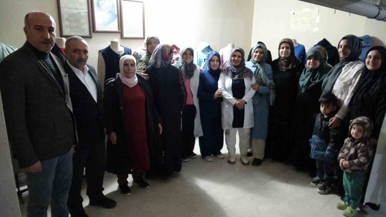 MALATYA'NIN AKÇADAĞ İLÇESİNDE CEZAEVİ PERSONELİ EŞLERİ HALK EĞİTİM MERKEZİ TARAFINDAN DÜZENLENEN...