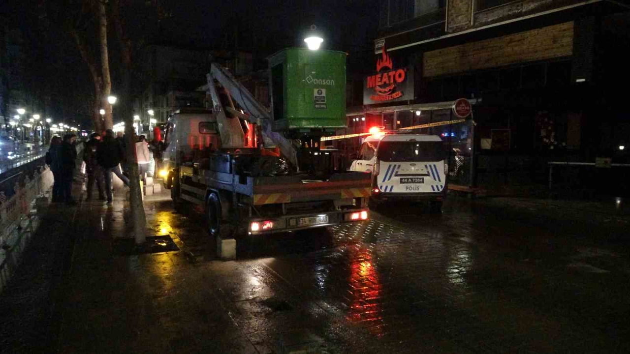 MALATYA’DA İSTİNAT DUVARI ÇÖKTÜ: 6 KATLI BİNA TAHLİYE EDİLDİ