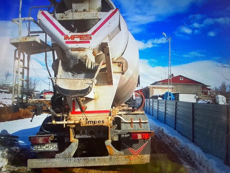 MALATYA’NIN DOĞANŞEHİR İLÇESİNDE BETON MİKSERİNİN ÇARPTIĞI YAYA YARALANDI.