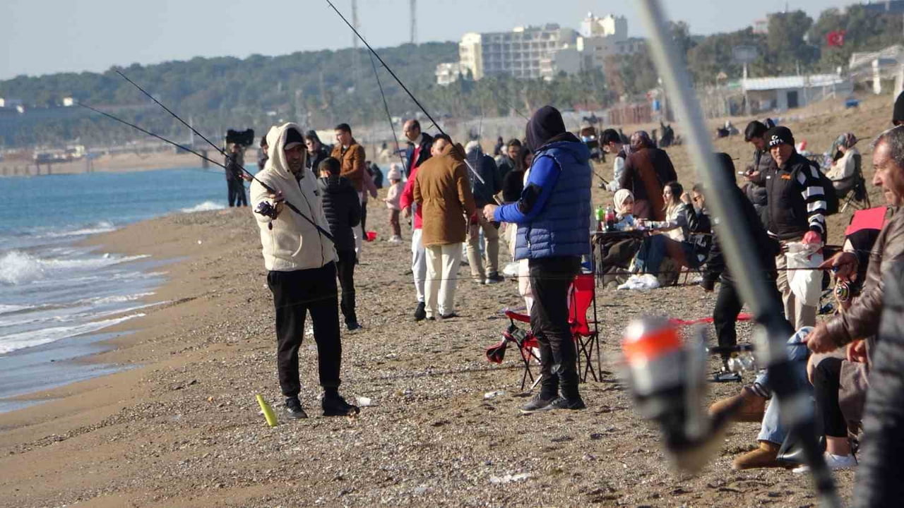 MANAVGAT’TA 8-10 DERECELERDE SEYREDEN HAVA SICAKLIĞI VE YÜZÜNÜ GÖSTEREN GÜNEŞİN ARDINDAN...