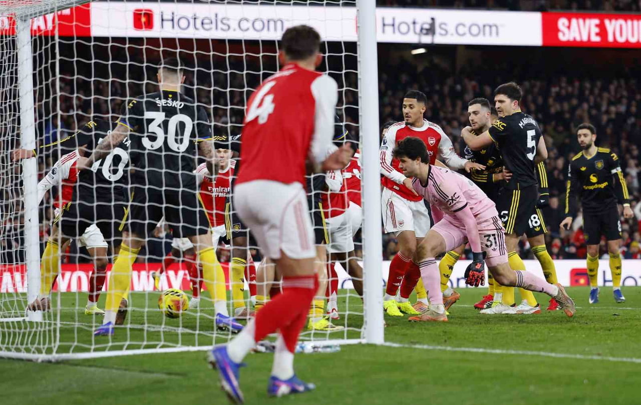 MANCHESTER UNİTED, PREMİER LİG'İN 23. HAFTASINDA DEPLASMANDA KARŞILAŞTIĞI ARSENAL'I 3-2 MAĞLUP...