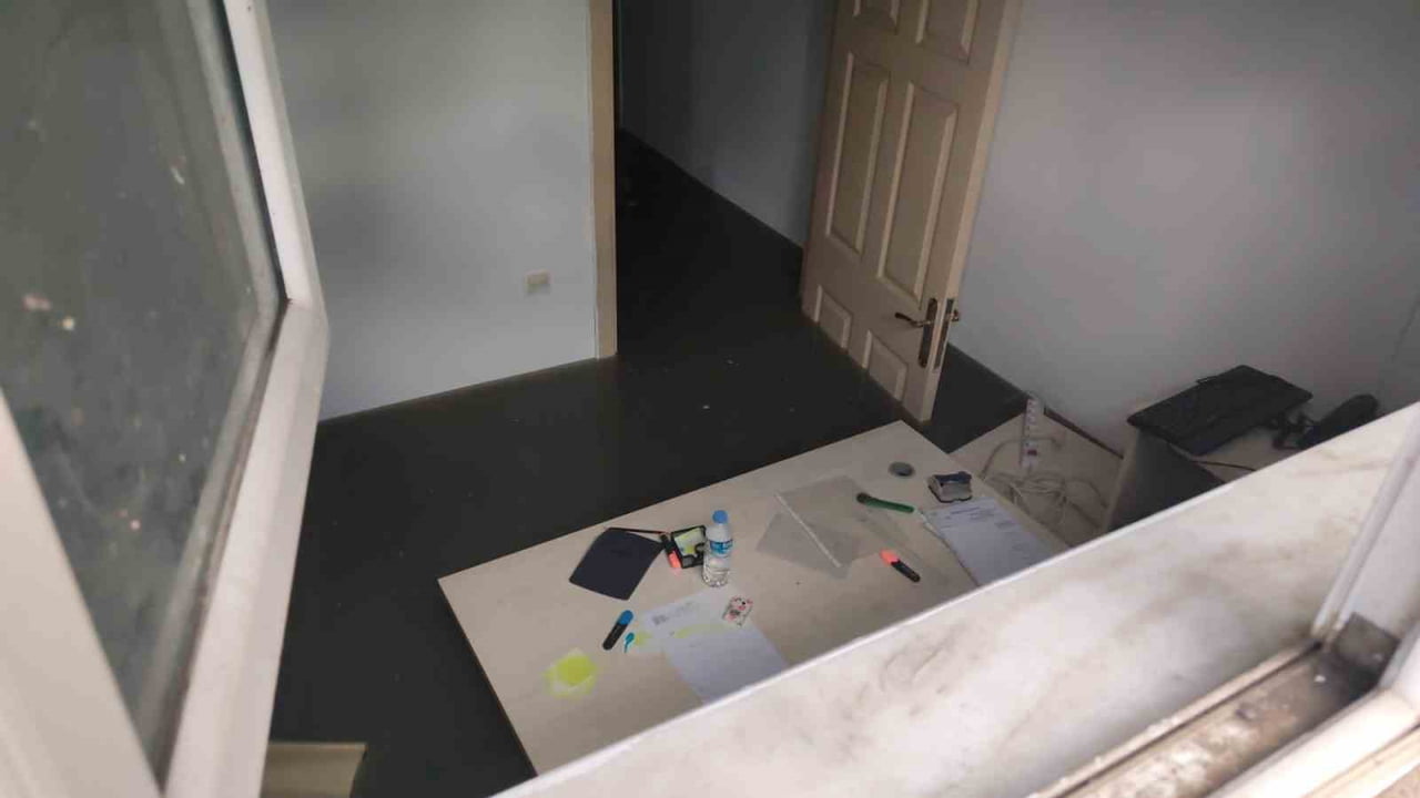 MANİSA'DA SABAH SAATLERİNDE ETKİLİ OLAN ŞİDDETLİ FIRTINA VE SAĞANAK YAĞIŞ YUNUSEMRE İLÇESİNDE...