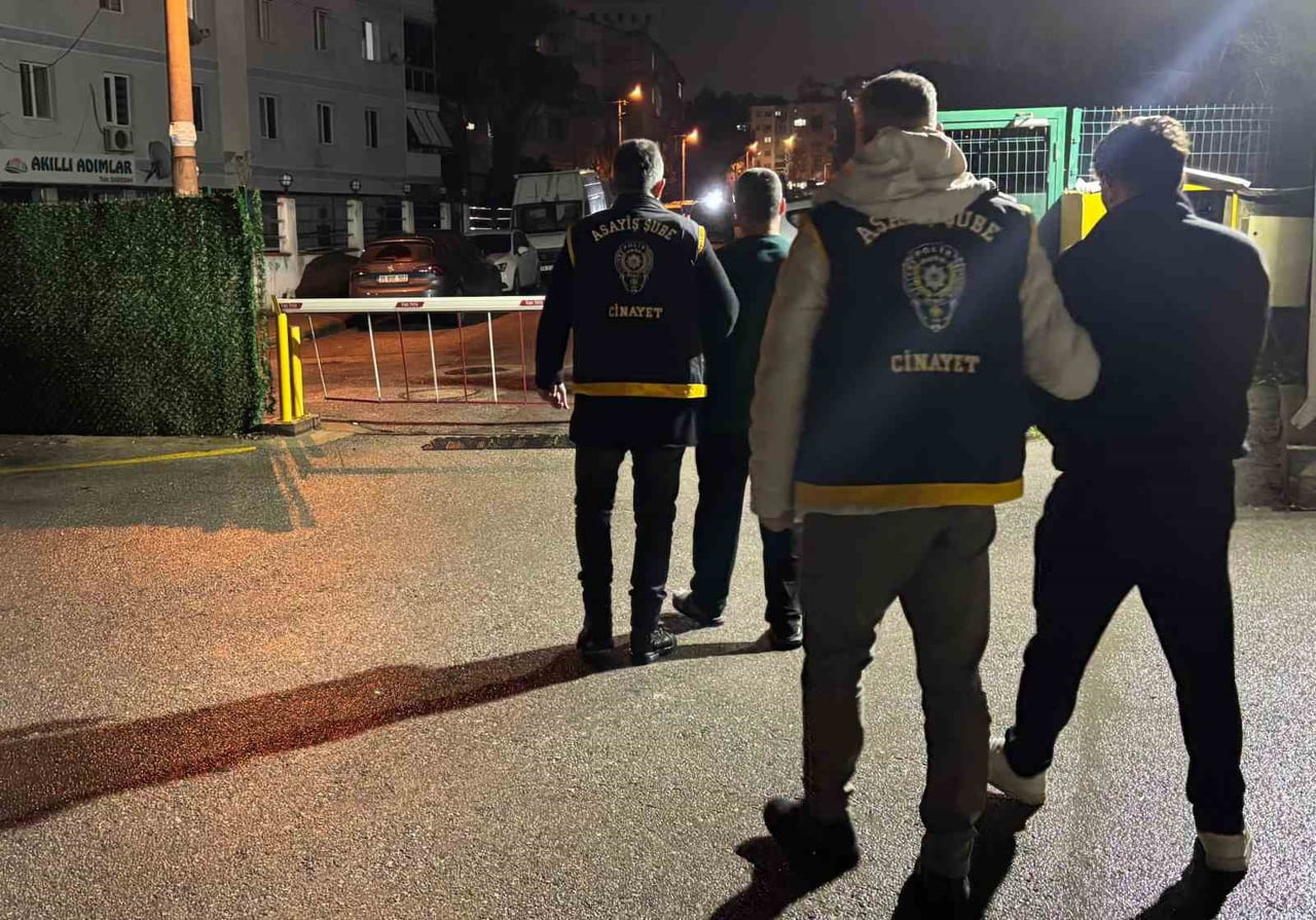 MANİSA'NIN GÖLMARMARA İLÇESİNDE MASKELİ VE POMPALI TÜFEKLE KUYUMCUYU SOYAN İKİ ŞÜPHELİ, ÇALDIKLARI...