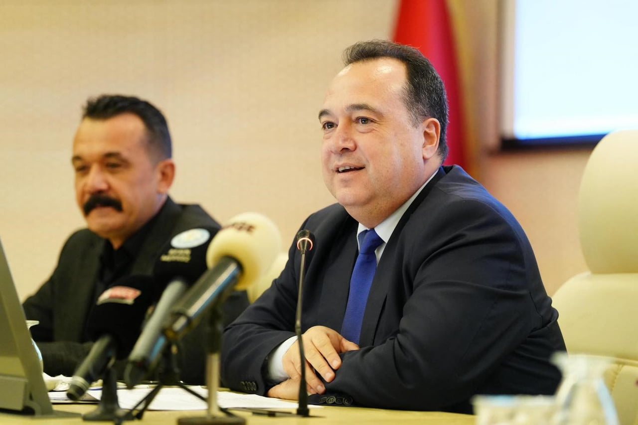 MANİSA BÜYÜKŞEHİR BELEDİYE BAŞKANI BESİM DUTLULU, 2025 YILINDA 251 KİLOMETRE İÇME SUYU HATTI...