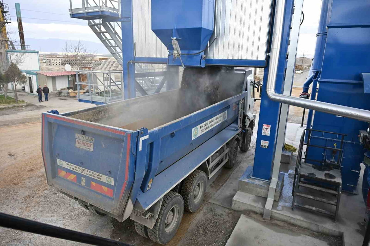 MANİSA BÜYÜKŞEHİR BELEDİYESİ, ULAŞIMDA KONFOR VE GÜVENLİK ÇITASINI ZİRVEYE TAŞIYOR. SALİHLİ’DE...