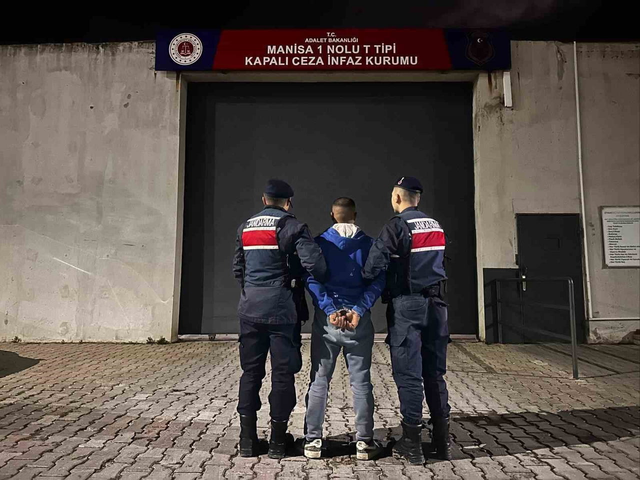 MANİSA’DA ARANAN ŞAHISLARIN YAKALANMASINA YÖNELİK YÜRÜTÜLEN ÇALIŞMALAR KAPSAMINDA, HAKLARINDA UZUN...