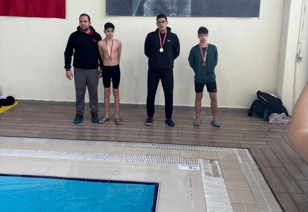 MANİSA’DA DÜZENLENEN OKULLAR ARASI YÜZME MÜSABAKALARINDA SARIGÖL ŞEHİT ESİN AKAY ORTAOKULU...