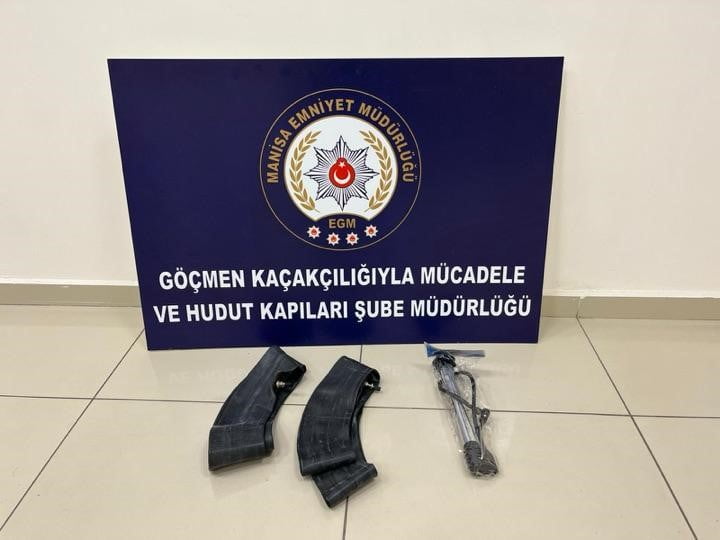 MANİSA’DA DÜZENLENEN OPERASYONDA, İZMİR İSTİKAMETİNE GİTMEKTE OLAN 34 DÜZENSİZ GÖÇMEN İLE ARAÇ...