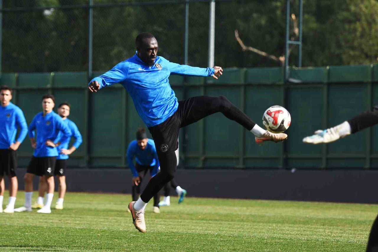 MANİSA FUTBOL KULÜBÜ, TRENDYOL 1. LİG’İN 20. HAFTASINDA SAHASINDA OYNAYACAĞI EMİNEVİM ÜMRANİYESPOR...