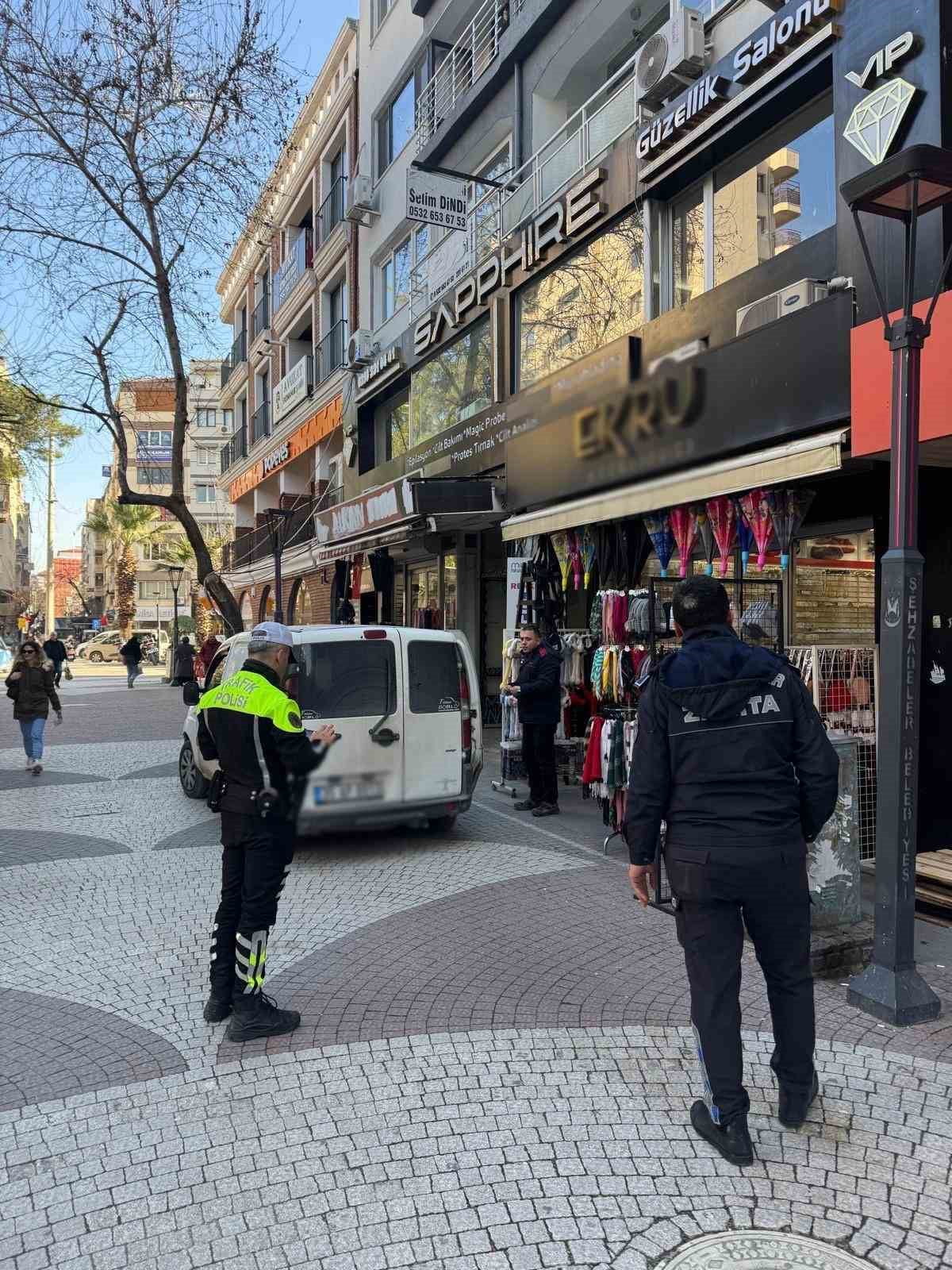 MANİSA İL EMNİYET MÜDÜRLÜĞÜ TARAFINDAN İL GENELİNDE GERÇEKLEŞTİRİLEN DENETİMLERDE, YAYA YOLLARINI...