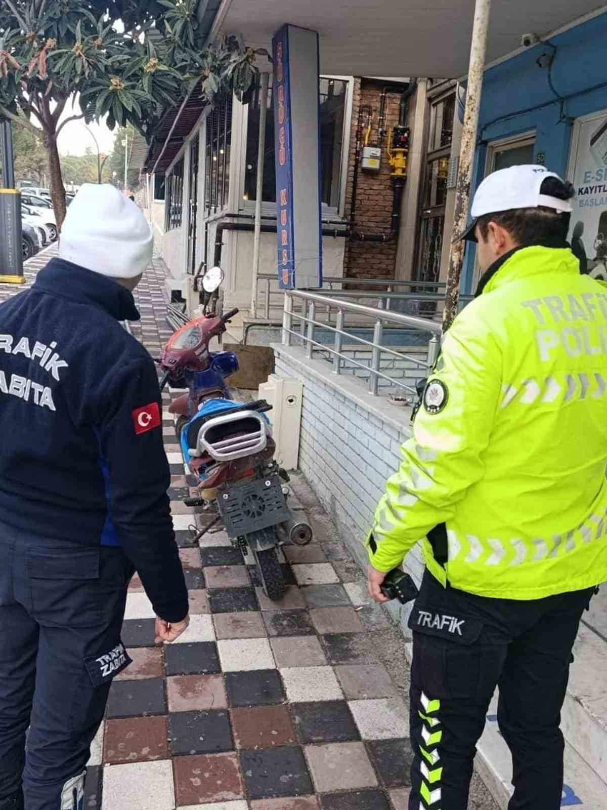 MANİSA İL EMNİYET MÜDÜRLÜĞÜ TARAFINDAN İL GENELİNDE GERÇEKLEŞTİRİLEN DENETİMLERDE, YAYA YOLLARINI...