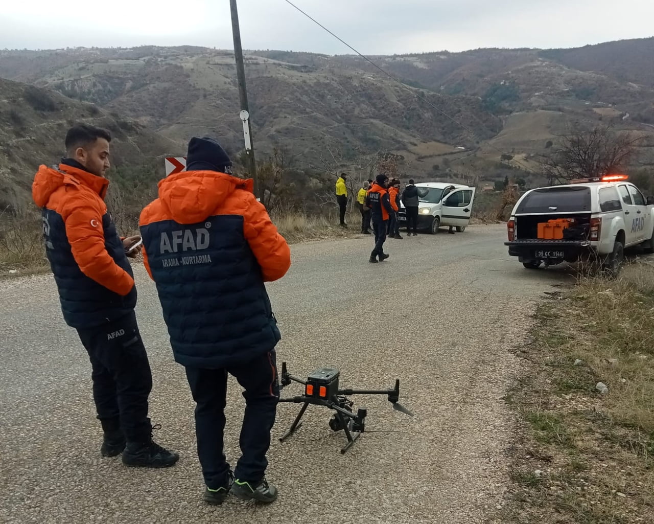 MANİSA’NIN DEMİRCİ İLÇESİNDE KAYIP OLARAK ARANAN 59 YAŞINDAKİ ŞERİFE ÇINAR’IN BULUNMASI İÇİN ARAMA...