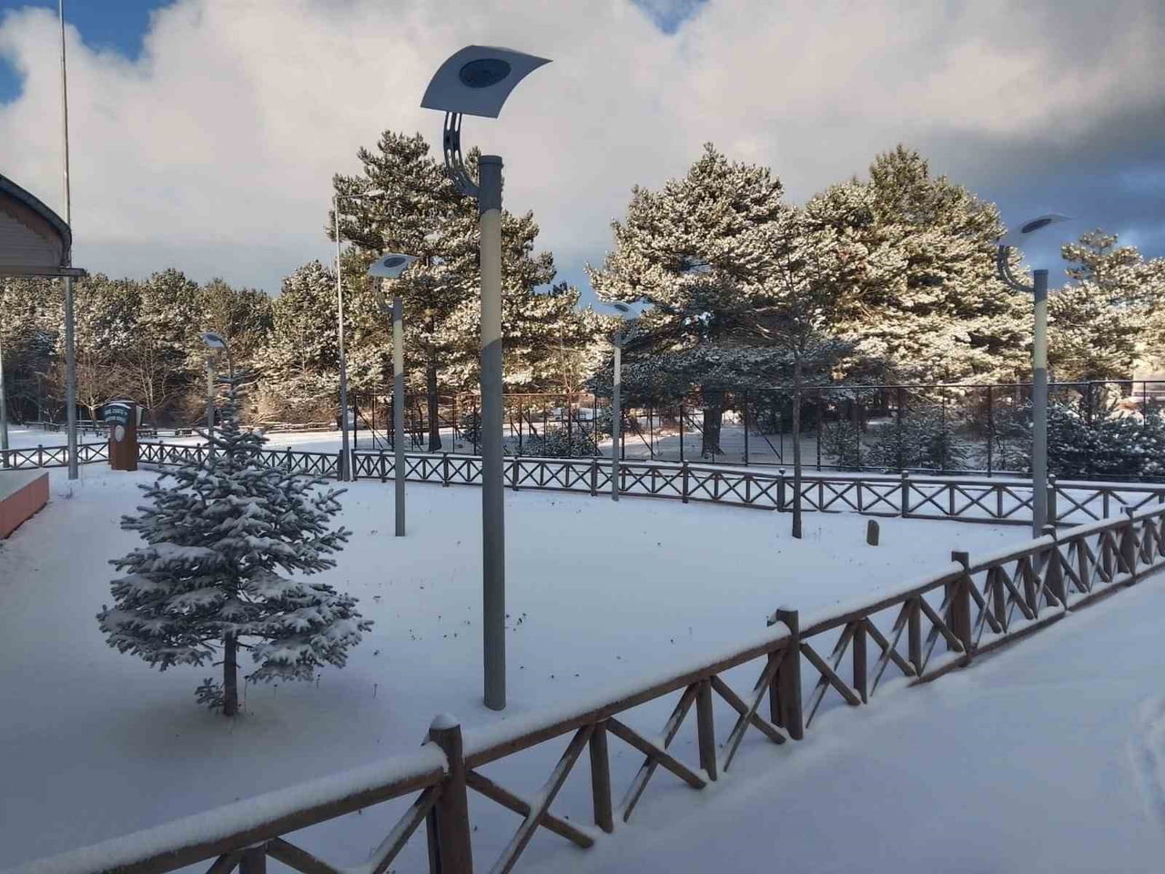 MANİSA’NIN ÖNEMLİ DOĞAL ALANLARINDAN BİRİ OLAN SPİL DAĞI MİLLİ PARKI, GECE SAATLERİNDE ETKİLİ OLAN...