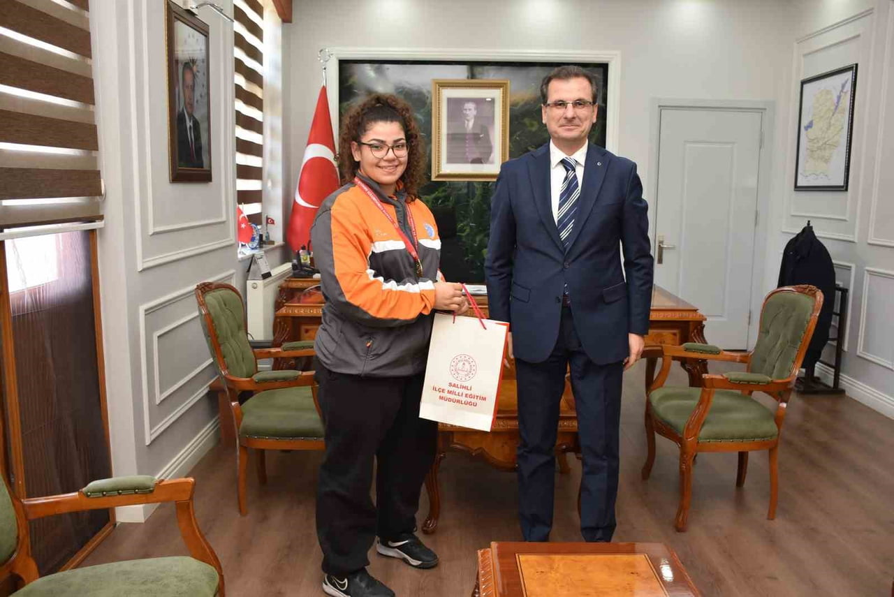 MANİSA’NIN SALİHLİ İLÇE KAYMAKAMI ALİ GÜLDOĞAN, GENÇLER OKUL SPORLARI JUDO TÜRKİYE ŞAMPİYONASI’NDA...