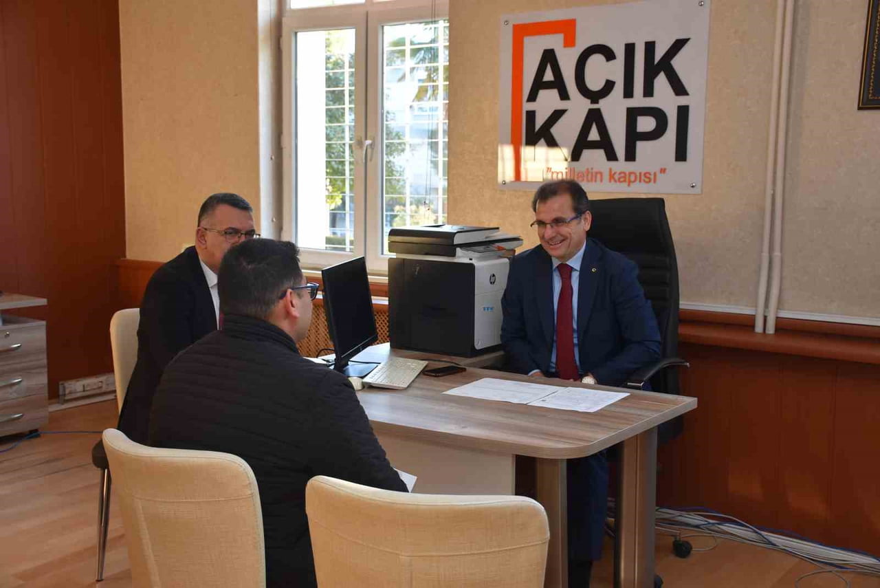 MANİSA’NIN SALİHLİ İLÇE KAYMAKAMI ALİ GÜLDOĞAN, VATANDAŞLARIN TALEP VE SORUNLARINI DİNLEMEK VE...