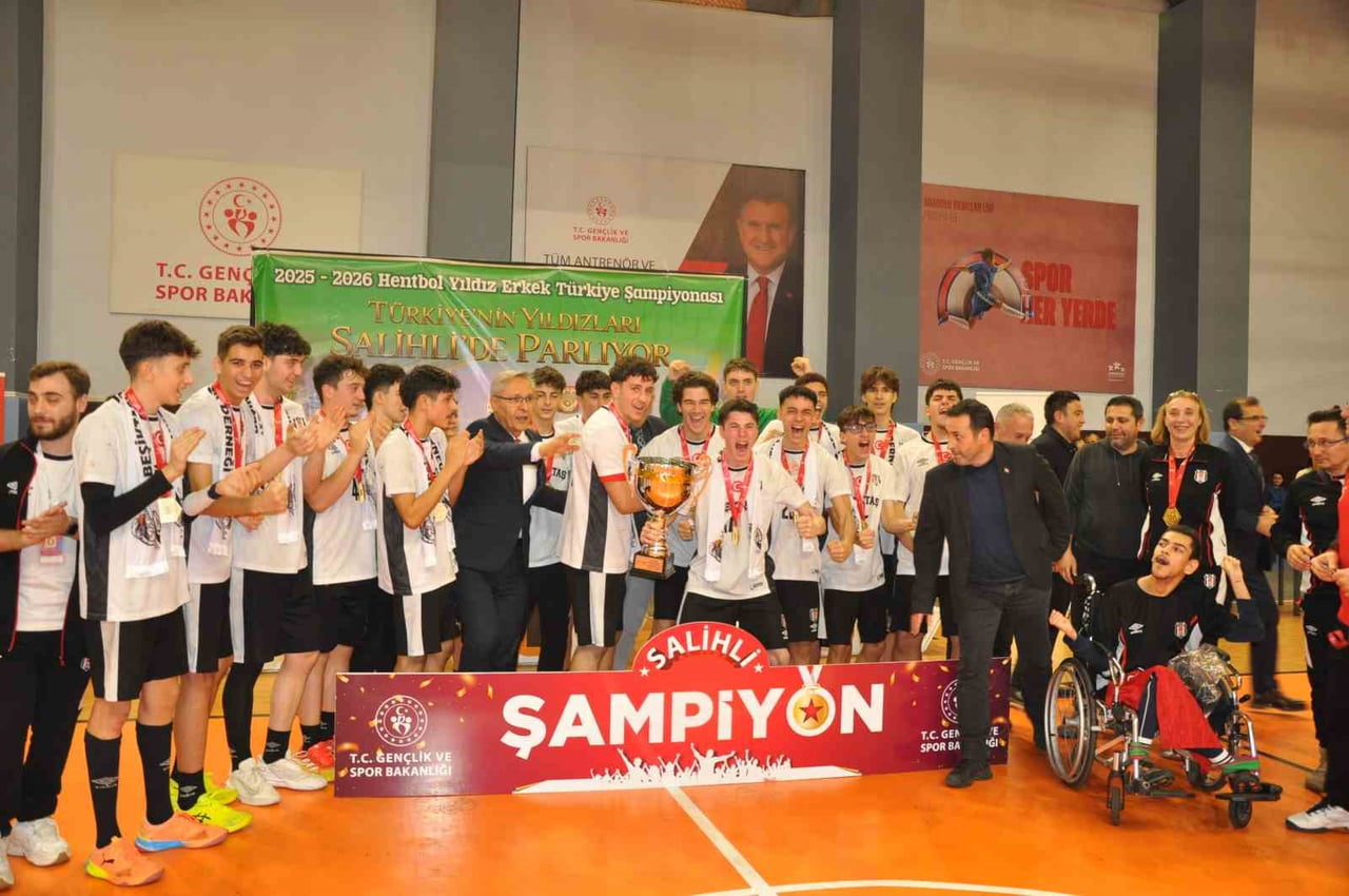 MANİSA’NIN SALİHLİ İLÇESİNDE DÜZENLENEN HENTBOL YILDIZ ERKEKLER TÜRKİYE ŞAMPİYONASI’NDA ŞAMPİYON...