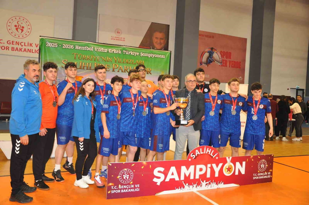 MANİSA’NIN SALİHLİ İLÇESİNDE DÜZENLENEN HENTBOL YILDIZ ERKEKLER TÜRKİYE ŞAMPİYONASI’NDA ŞAMPİYON...
