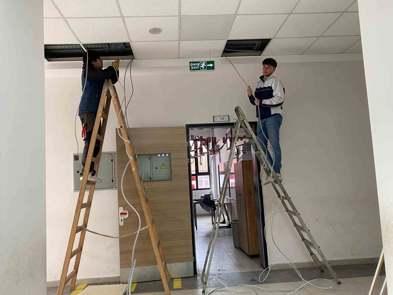 MANİSA’NIN SARIGÖL İLÇESİNDE BULUNAN VE İLÇENİN EN BÜYÜK OKULLARINDAN BİRİ OLAN DÖRT EYLÜL...