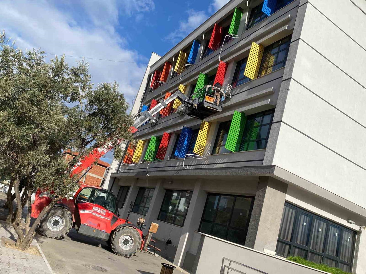 MANİSA’NIN SARIGÖL İLÇESİNDE BULUNAN VE İLÇENİN EN BÜYÜK OKULLARINDAN BİRİ OLAN DÖRT EYLÜL...