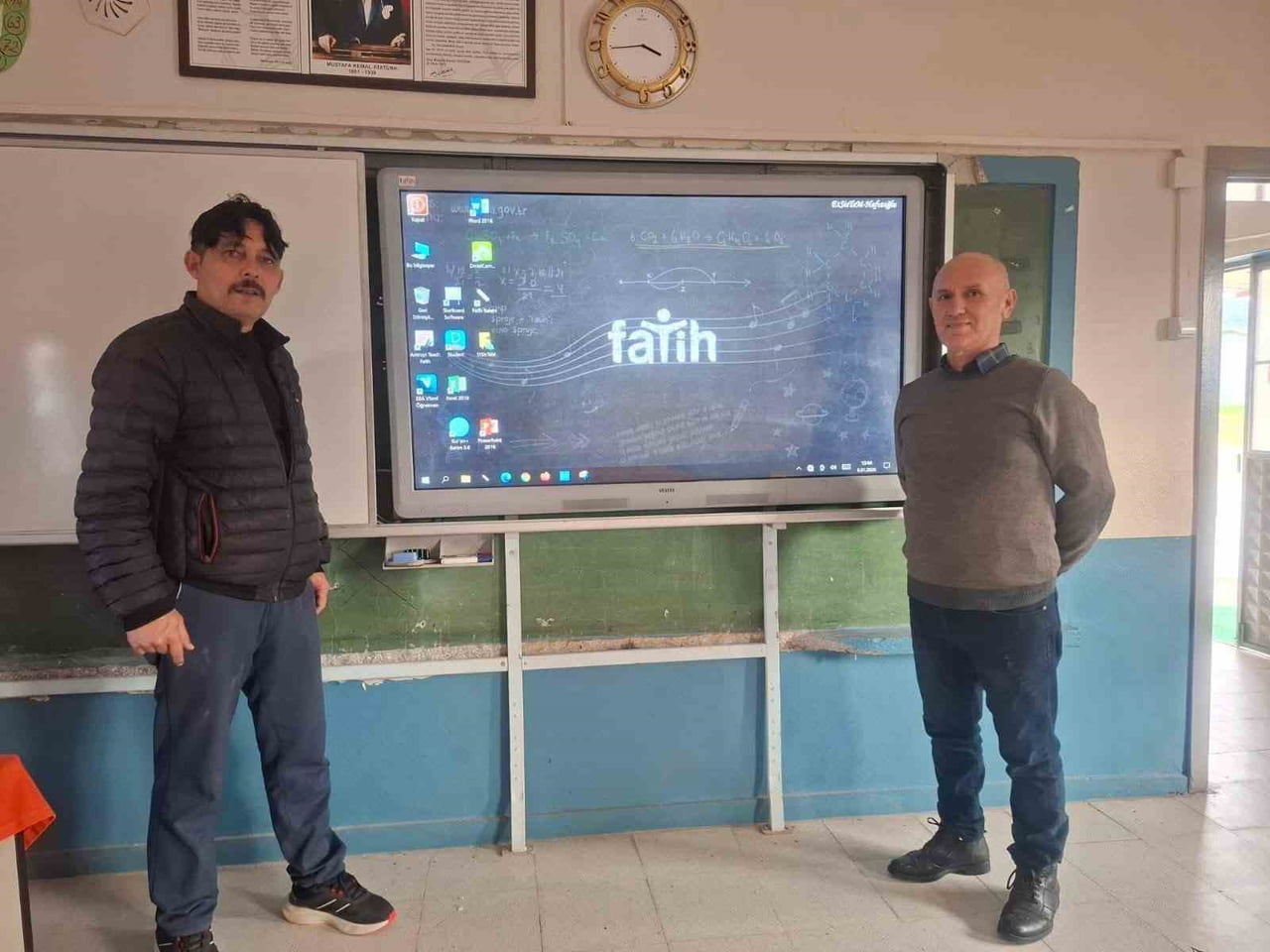 MANİSA’NIN SARIGÖL İLÇESİNE BAĞLI SIĞIRTMAÇLI İLKOKULU’NA KAZANDIRILAN İKİ ADET AKILLI TAHTA, OKUL...