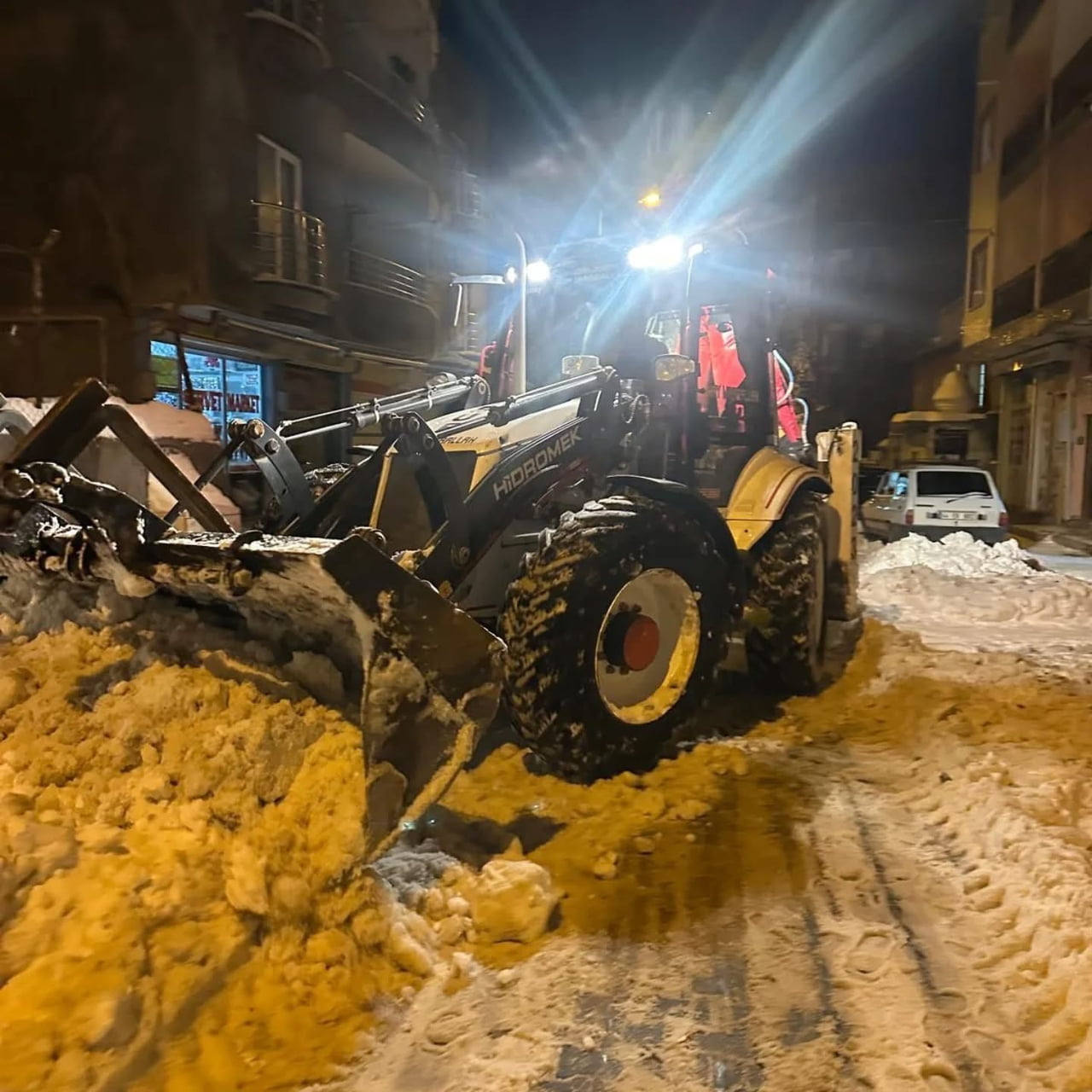 MARDİN BÜYÜKŞEHİR BELEDİYESİ’NDEN MAZIDAĞI’NDA KAR SEFERBERLİĞİ