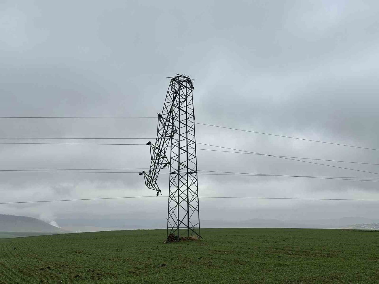 MARDİN’İN DERİK İLÇESİNDE KİMLİĞİ BELİRSİZ KİŞİLER TARAFINDAN ÇALINAN DESTEK ÜNİTELERİ NEDENİYLE 3...